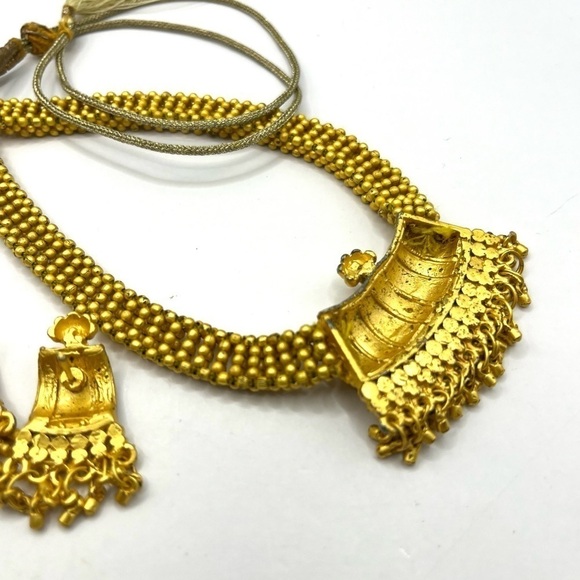 Beautiful Gold Tone Seed Bead Necklace and Earrings Set Adjustable Necklace - Picture 8 of 12